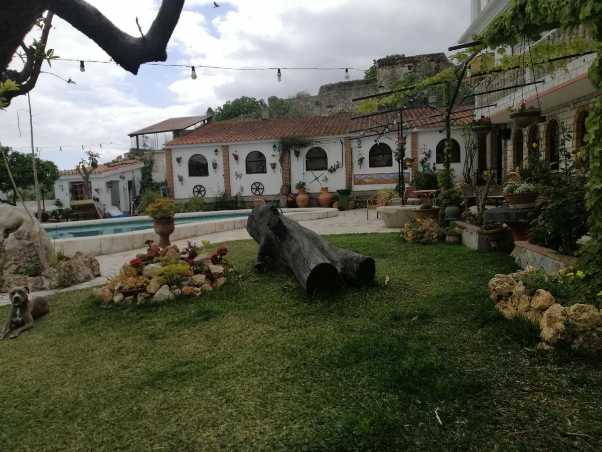 Casa Proyecto Pepe Bravo - Arte De Manos Y Corazon Panzió Alozaina Kültér fotó